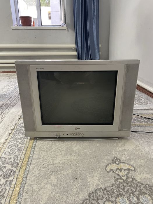 Продается старый телевизор lg