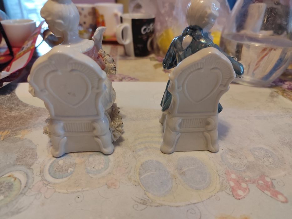 Статуетка кон с изправени крака