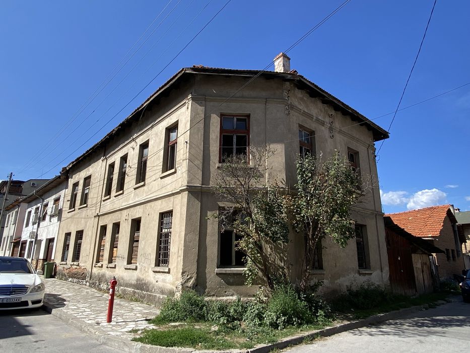 Продава се Къща в Разлог - 300 кв.м за 334 €/кв.м - Снимка #1