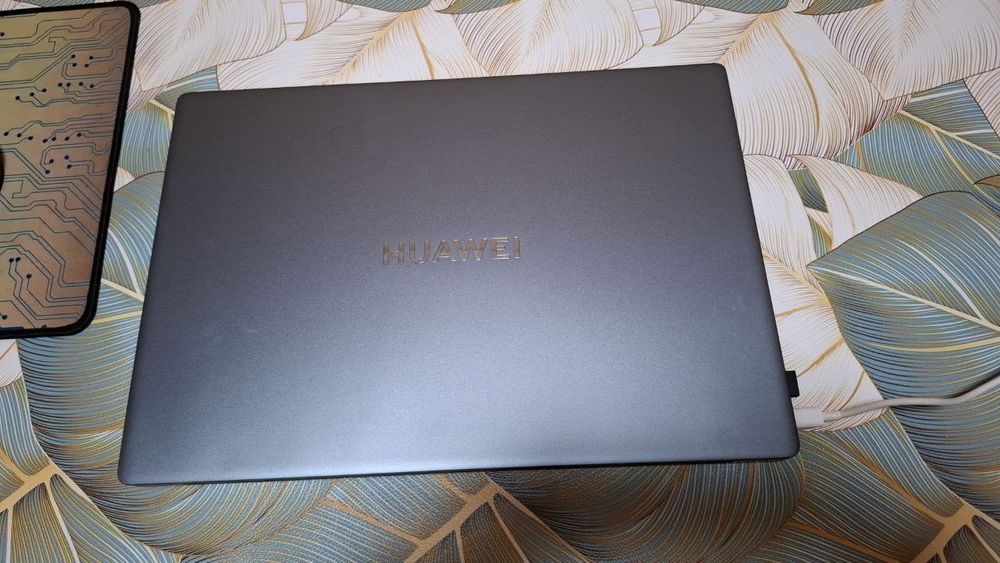 Noutbook Huawei Matebook D16 corei5 sotiladi