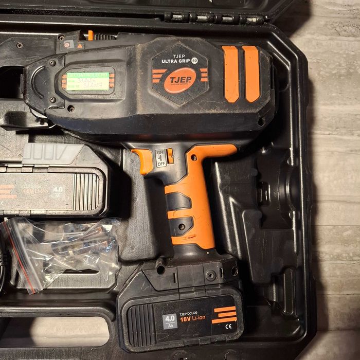 Продавам професионална акумулаторна машина за връзване на арматура TJEP ULTRA GRIP 40