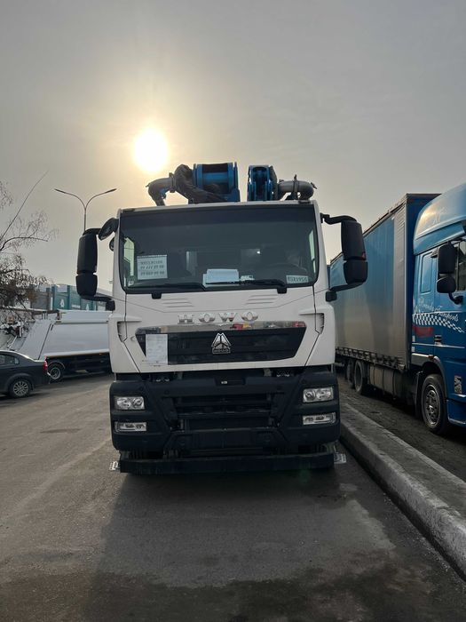 Автобетононасос марки JIUHE JH52 на шасси HOWO TX (52 метр)