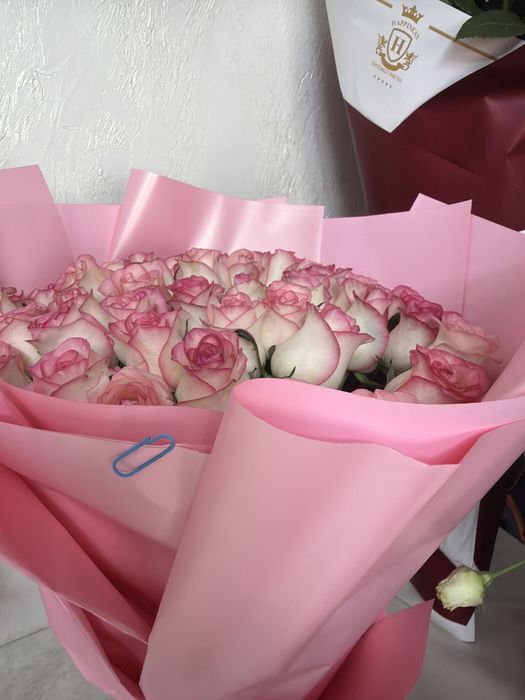 Цветы срочно свежие, кустовые розы