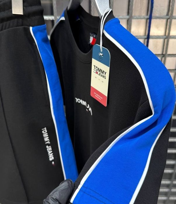 Compleu Tommy.Calitate luxury.Toate marimile disponibile