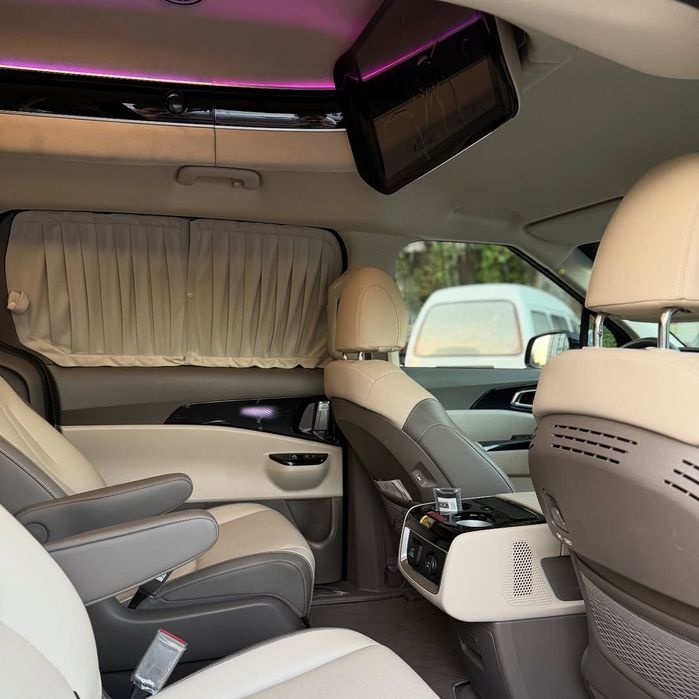 Kia carnival hi limousine