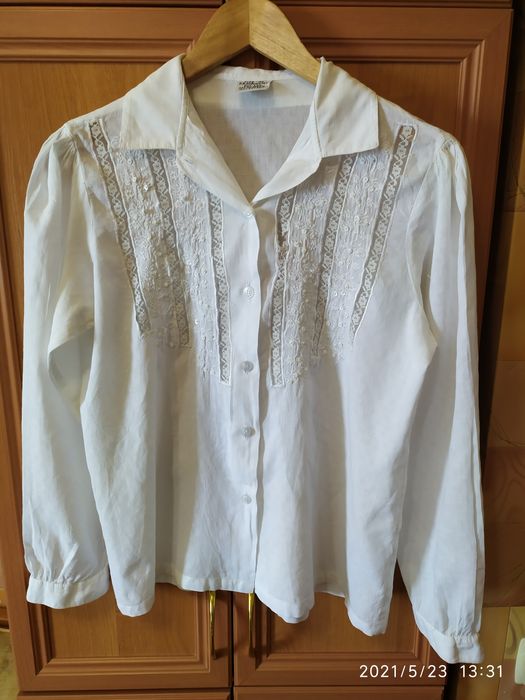 Блузки, кофточки разные.