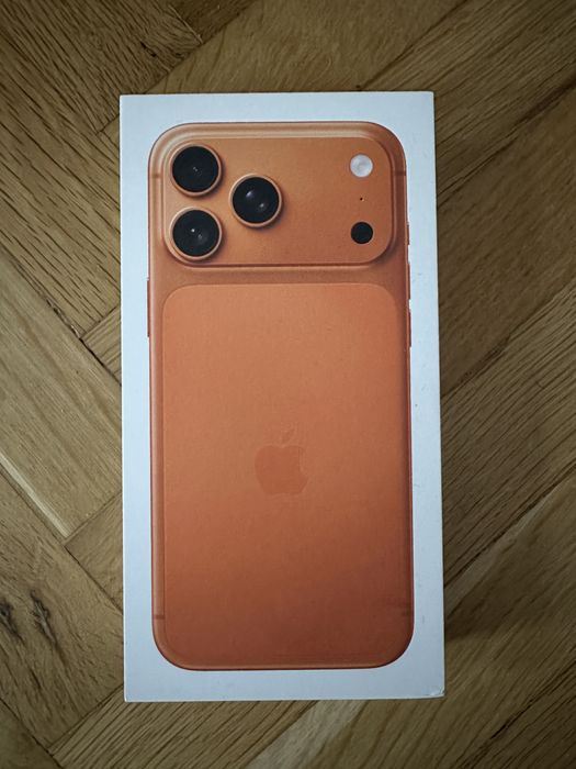 Продавам: IPhone 17 Pro Max Чисто Нов!