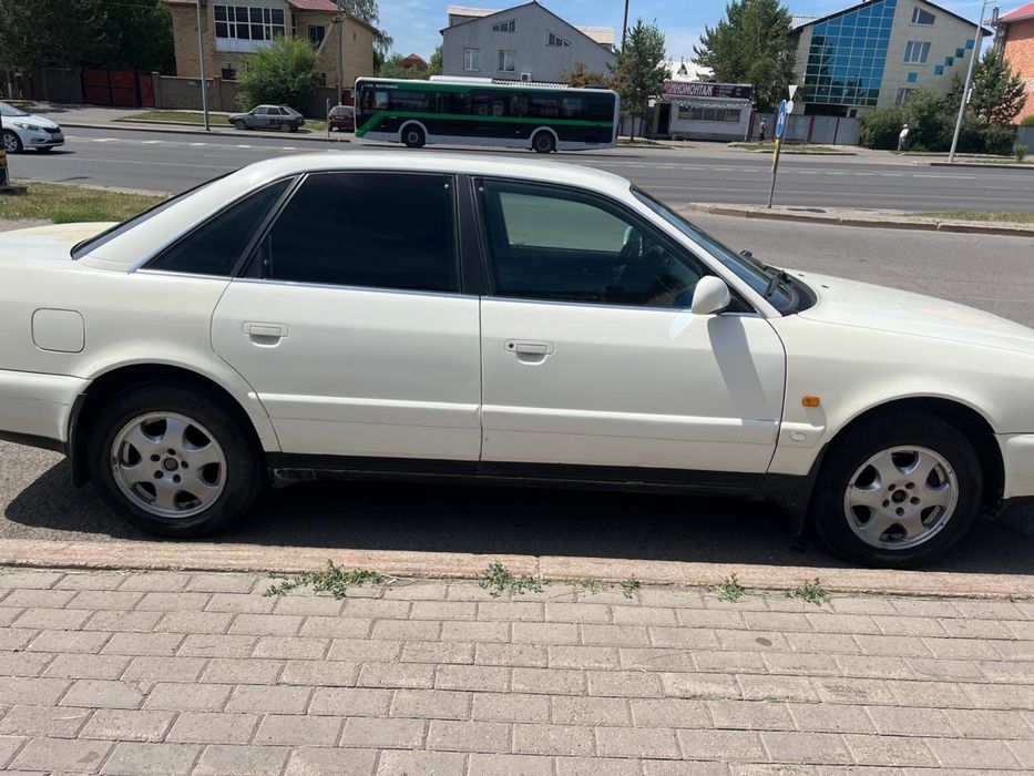 Продам автомобиль Ауди А6 С4