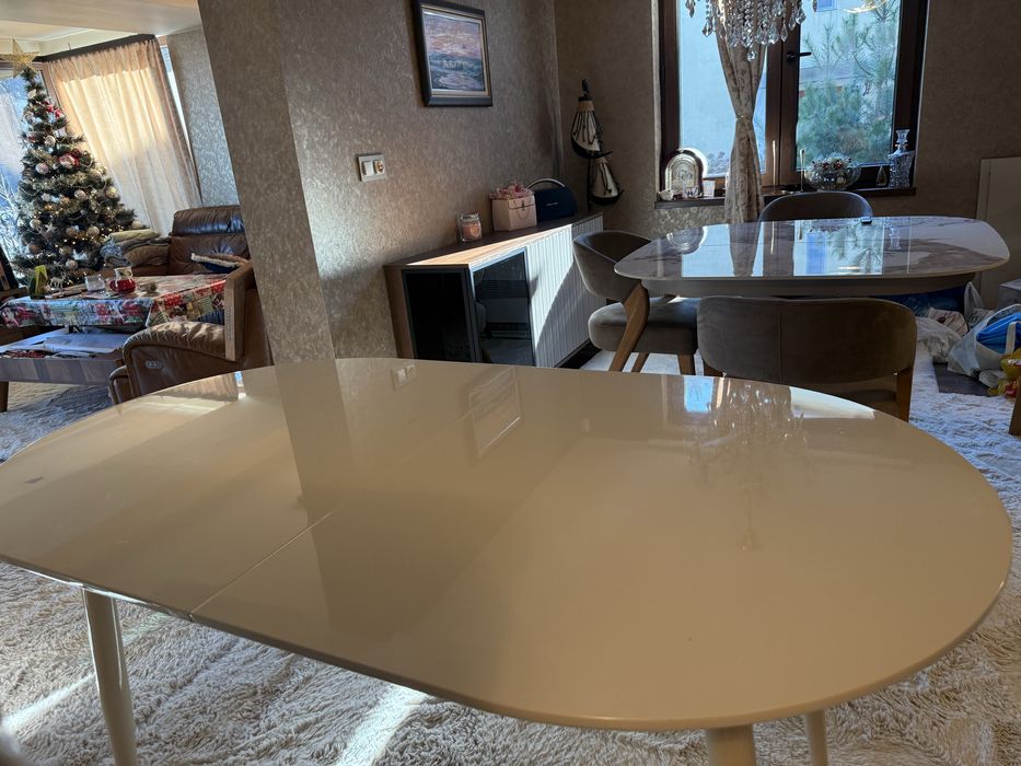 Продавам трапезарна маса