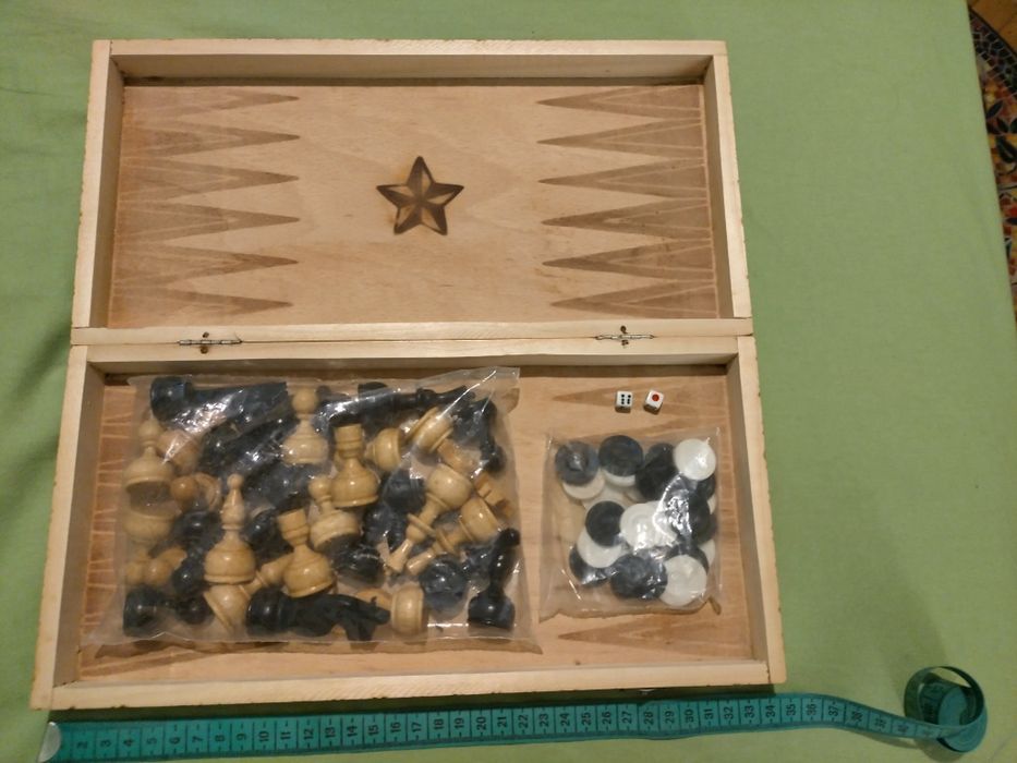 Шах/табла в дървена перографирана  кутия,нов.30 €