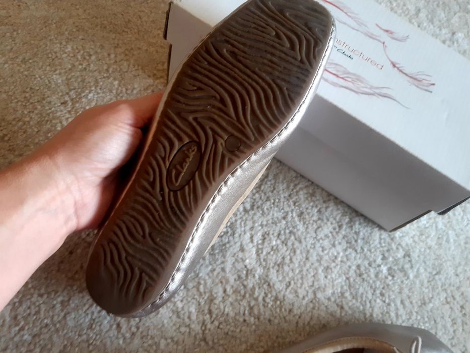 Златисти обувки Clarks