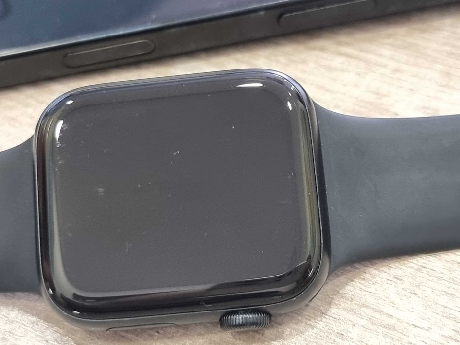 Apple watch SE 2 gen.  92% батерия