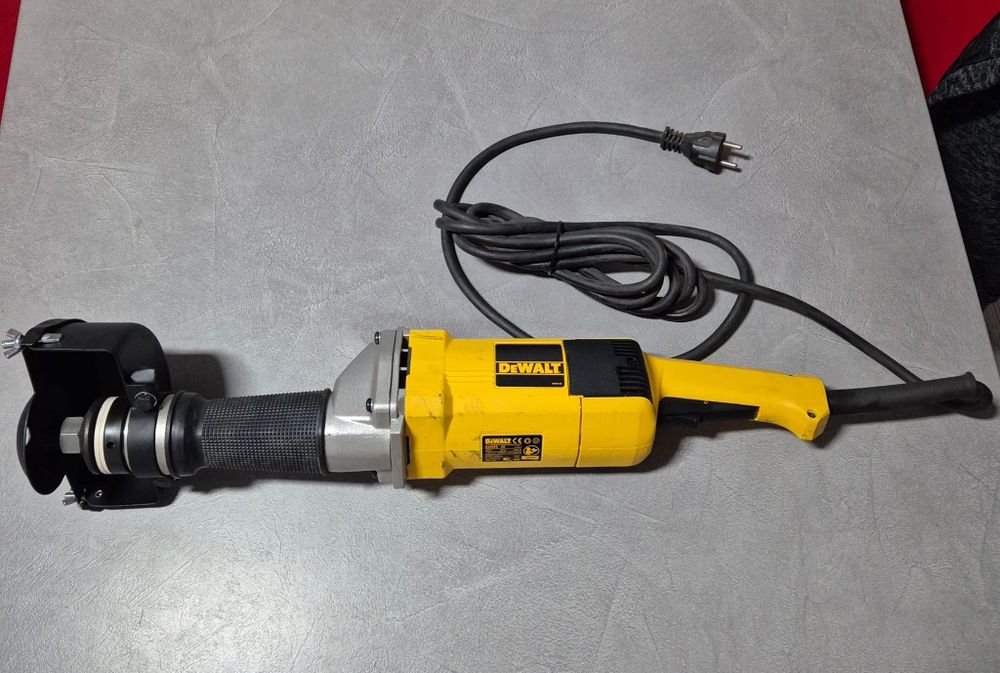 DeWalt - DW882-qs Polizor unghiular drept