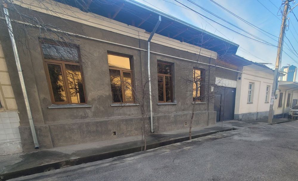 Бадамзар . Участок 6 соток , Фасад  20мх30м с ремонтом