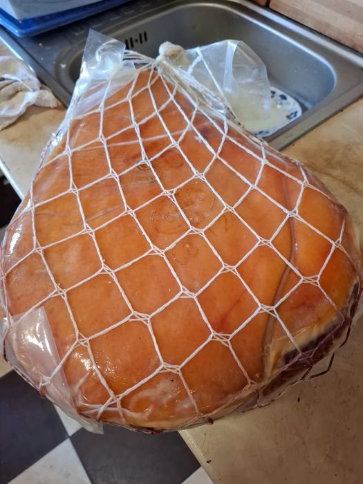 Prosciuto crud Italia