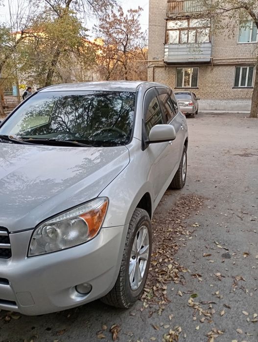 Продам Тойоту РАФ 4