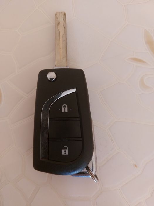 Ключи от тойота ключи от субару.