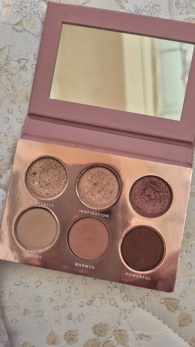 Eyeshadow palette Zoeva