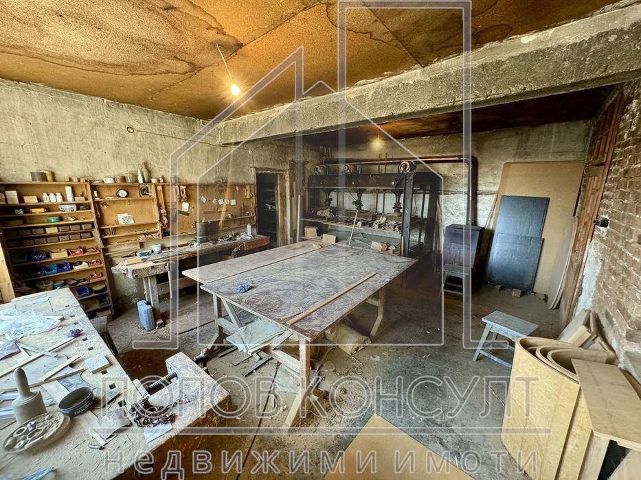 Дава се под наем Промишлена сграда в с. Трилистник, Област Пловдив - 309 кв.м за 750 € - Снимка #4