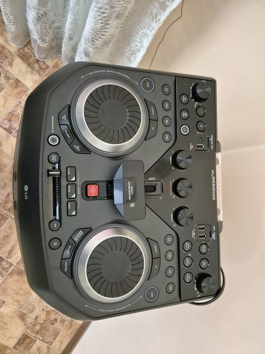 Музыкальный центр LG OL100