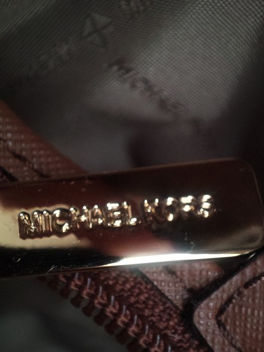 Крем и кафява чанта на Michael Kors
