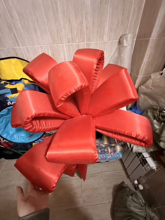 Продам большой красный бант!