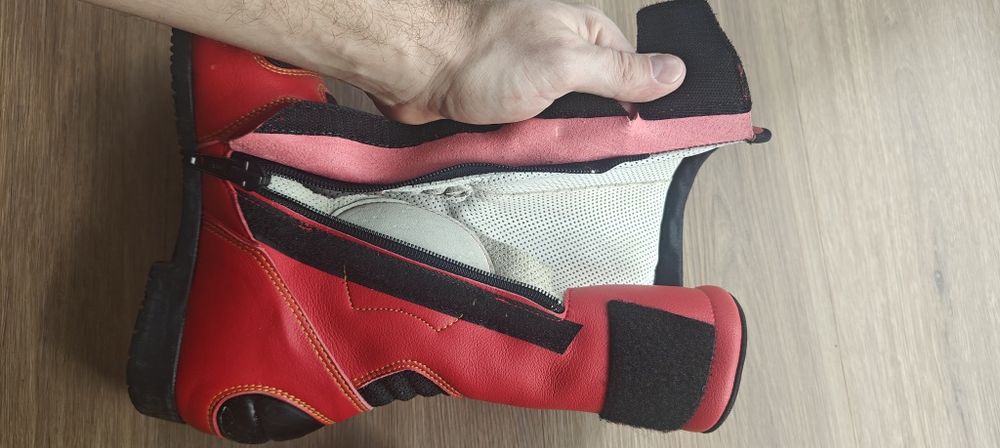 Мотоциклетни ботуши Dainese 37 и протектори Alpinestars