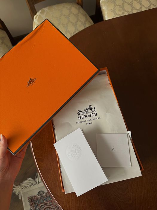Белые кроссовки в стиле Hermès