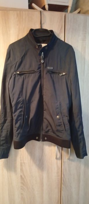 Geacă  DIESEL BLACK GOLD – Ediție Specială marimea L
Mărimea L .

O pi