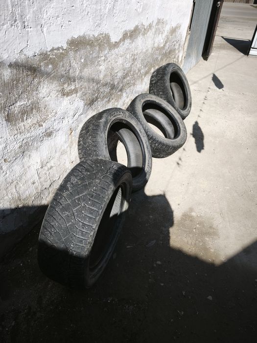 Продается шины зимние торг будет