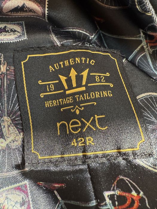 Светло сив костюм ( сако + панталон + елек )