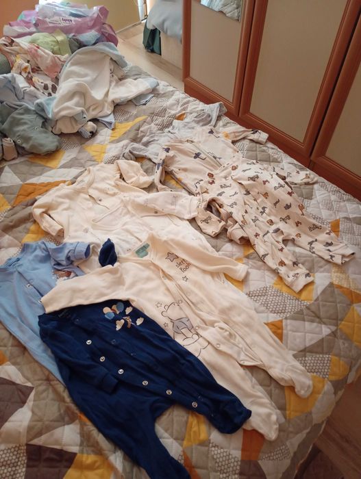 Продавам бебешки дрешки