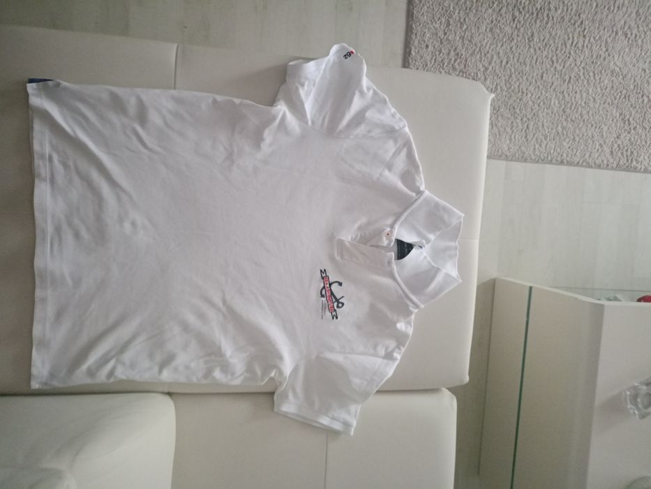 Vând tricou polo,calitate,in stare perfecta,produs original, daniel H.