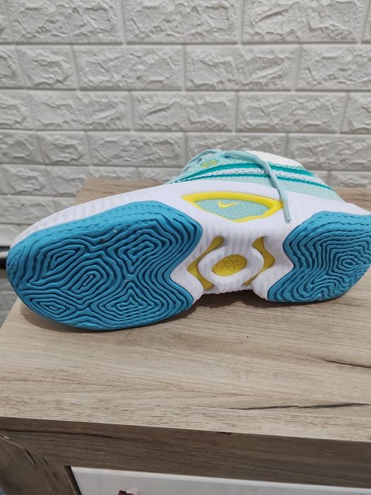 Vând adidași NIKE noi