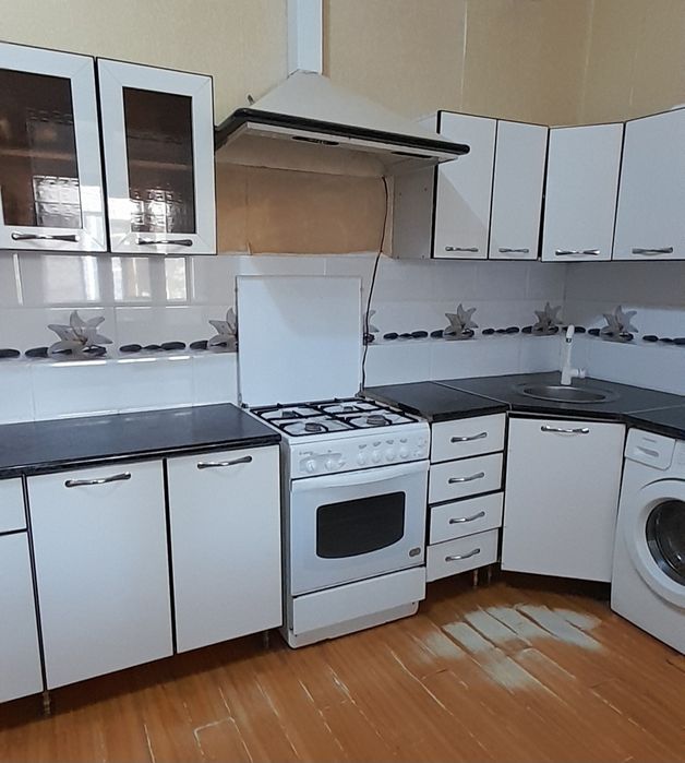 Oshxona mebeli sotiladi. Holati yaxshi.