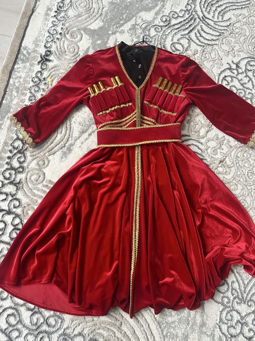 Костюм лезгинки красный