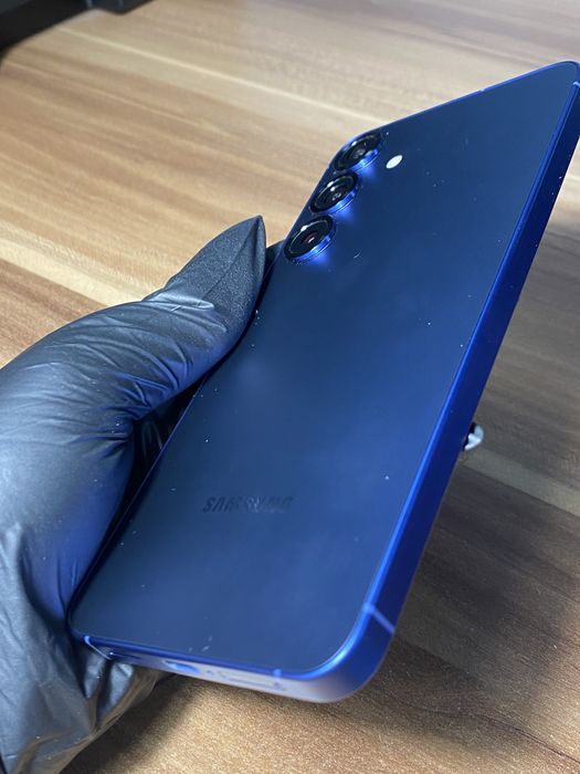 Samsung Galaxy s25+ • 256 GB • Navy