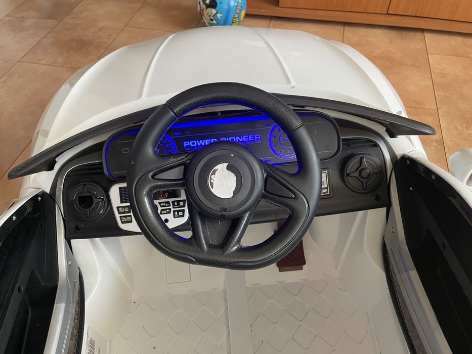 Vand masinuta electrica copiii primita de craciun.Folosita doar in cas