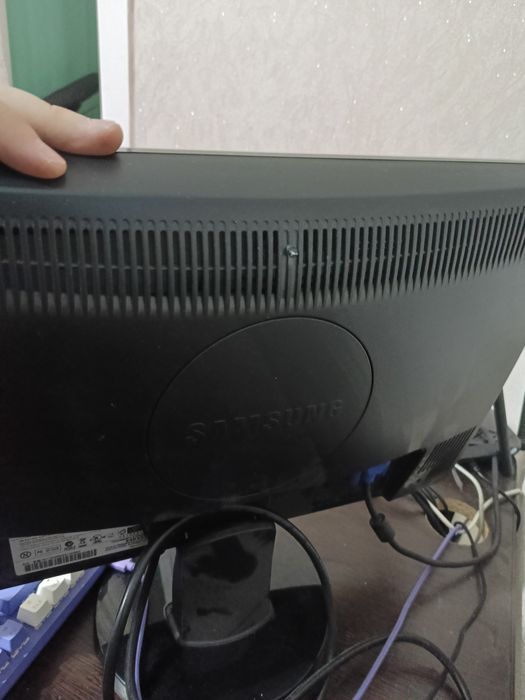 Продам рабочий Моник SyncMaster 943 без царапин и тд