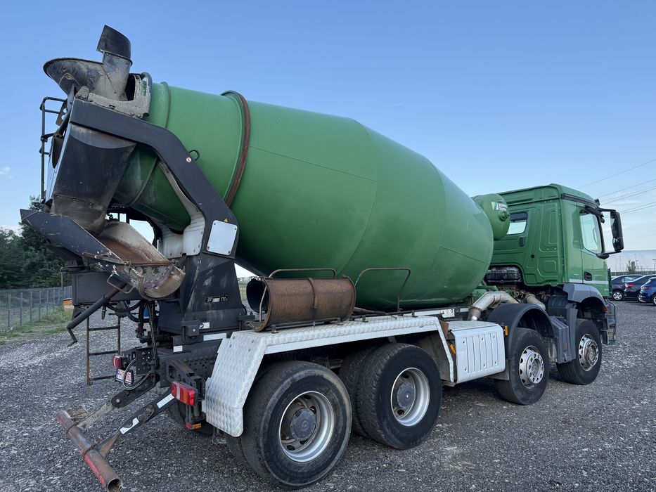 Mercedes Benz Arocs 3243