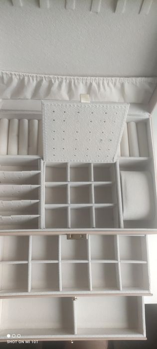 Продам шкатулку б/у