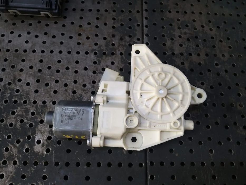Motoras macara stanga fata mercedes b class w246 a2469065100 0130822690