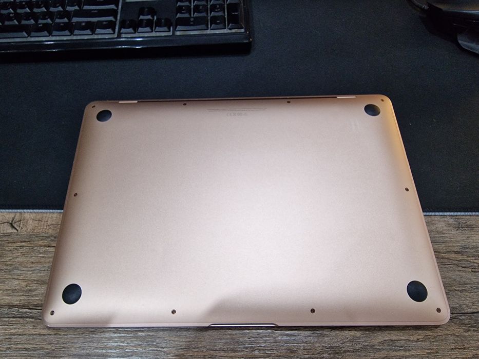 MacBook Air 2020 разбит экран