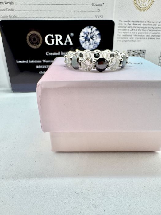 Сребърен пръстен с мойсанит (Диамант) 7.5 карата