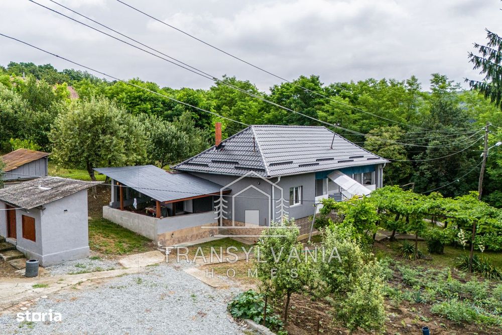 Casă renovată cu teren de 1.425 mp de vânzare în Năsal, com Țaga