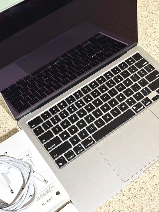 MacBook air M3 (512gb) like new