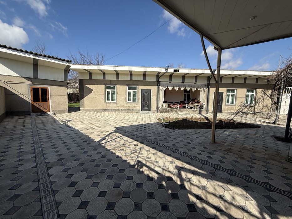 Angren Shahar markazida Hovli sotiladi