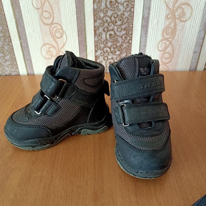 Продам детскую обувь