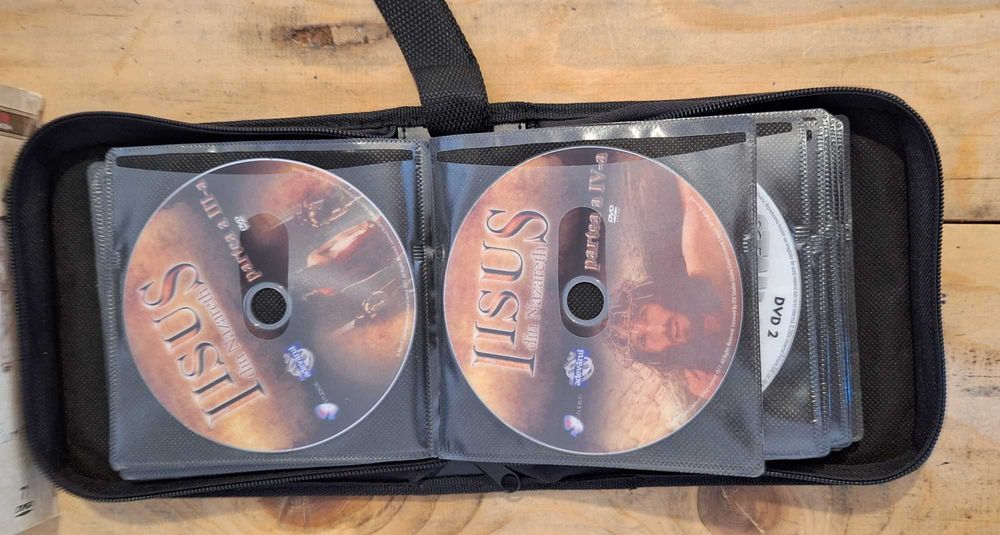 Particular! Geanta suport DVD-uri cu Filme de colectie (36 DVD-uri)