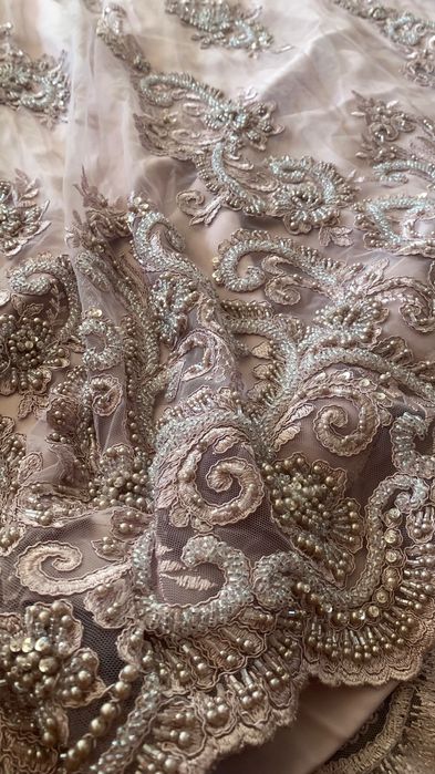 Женская одежда; Вечерняя платье грязно розовый, узоры из бисера.